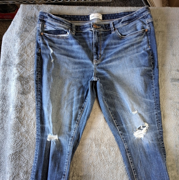 BKE Denim - BKE Jeans Womens Size 38 Victoria Universal Fit Mid Rise Ankle Skinny Distressed